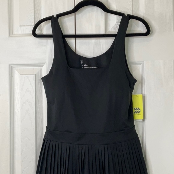All In Motion - Women's Pleated Active Dress Size M - Picture 4 of 15